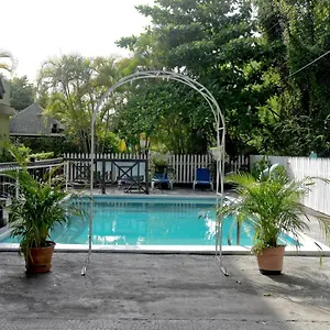 Pineapplesuites Hotel